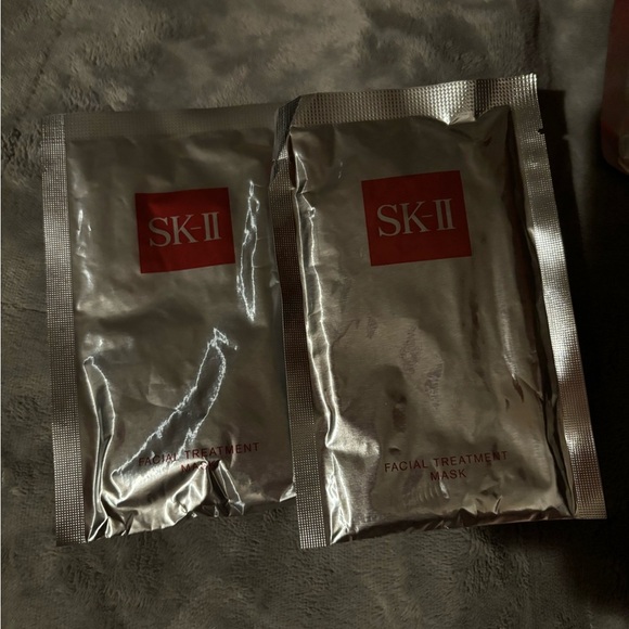 Red and Silver Skincare Mask Set - Picture 6 of 11